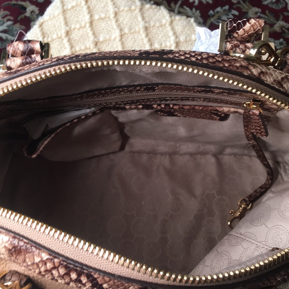 Michael Kors pebbled Leather two Tone Satchel - Picture 7 of 10